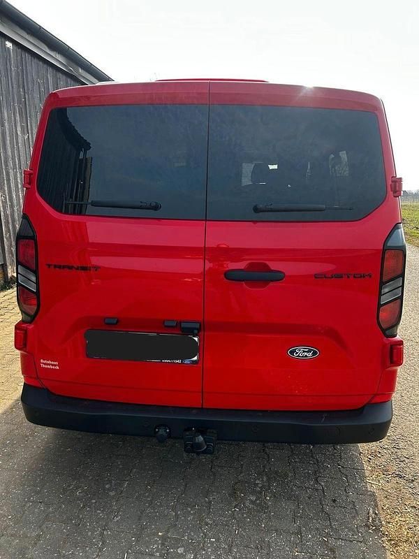 Gebraucht Ford Transit Custom 170 PS (125 kW) 2025 Rot Van / Kleinbus