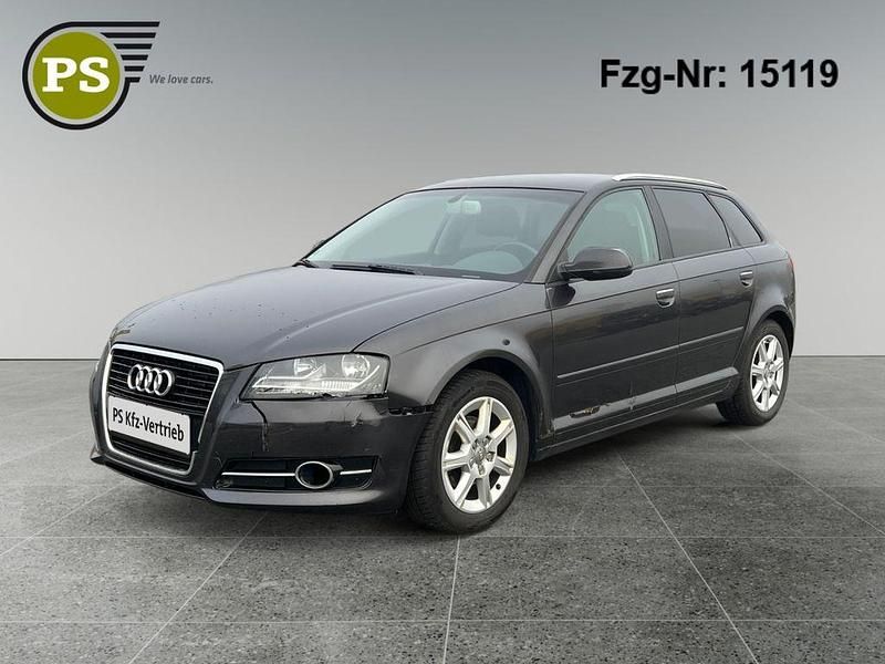 Grau Gebraucht 2012 Audi A3 Sportback Ambiente Limousine | 3.780 € (Superpreis) - Bild 1/4