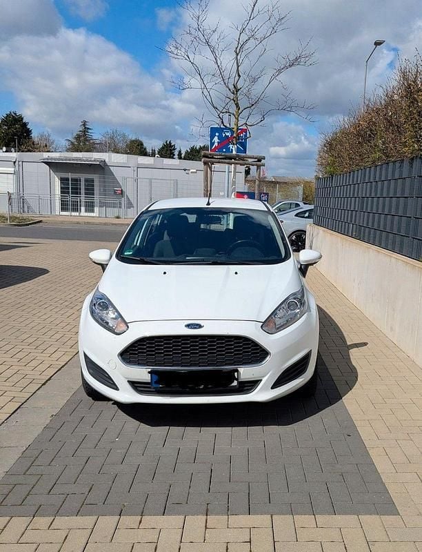 Gebraucht Ford Fiesta Trend 80 PS (58 kW) 2016 Weiß Kleinwagen