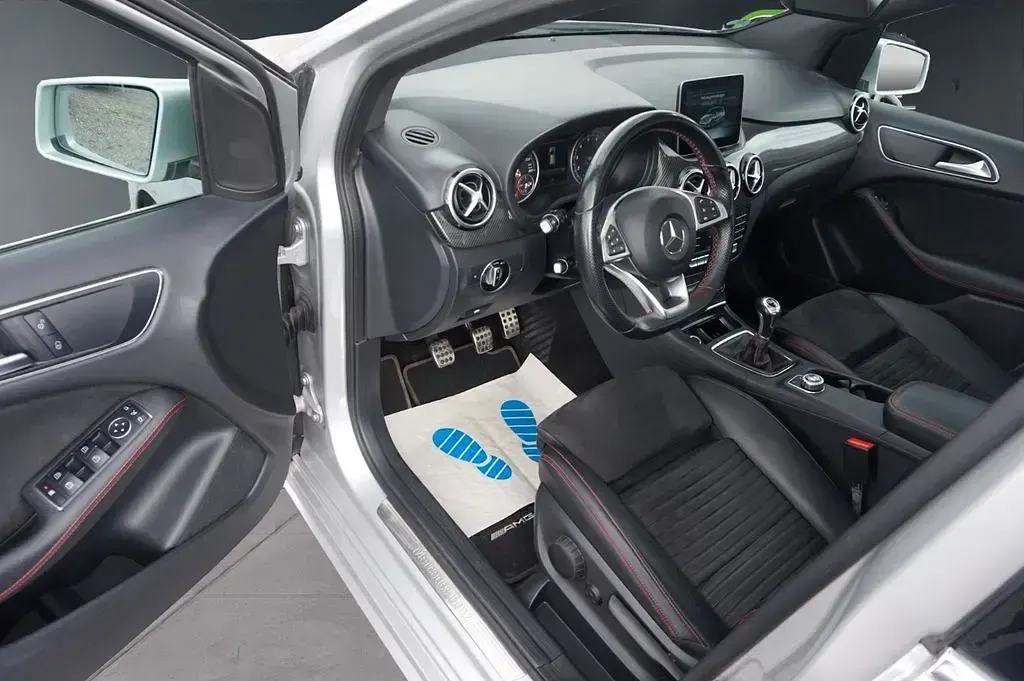 Gebraucht Mercedes B250 AMG line 211 PS (155 kW) 2018 Silber Van / Kleinbus