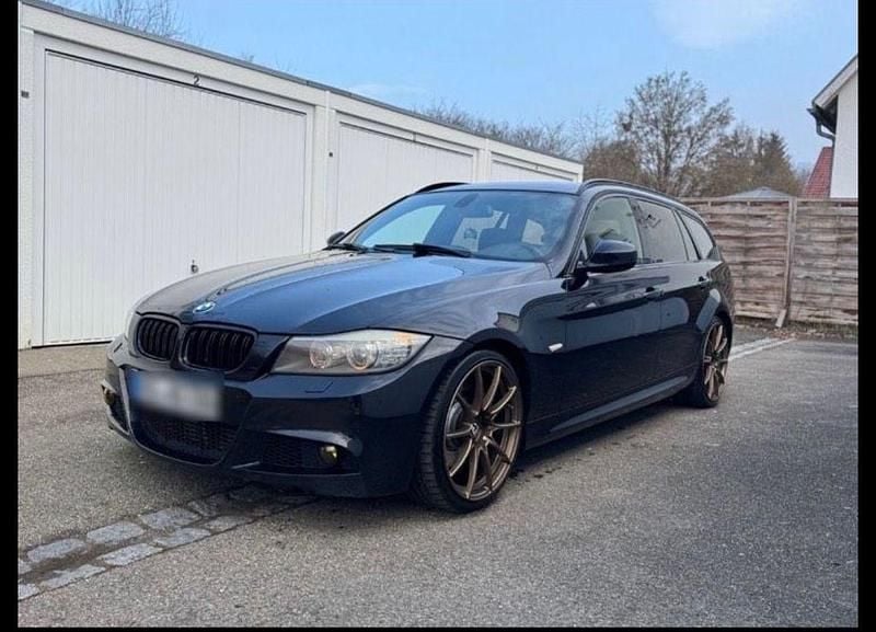 Gebraucht BMW 330 Performance 400 PS (294 kW) 2011 Schwarz Kombi
