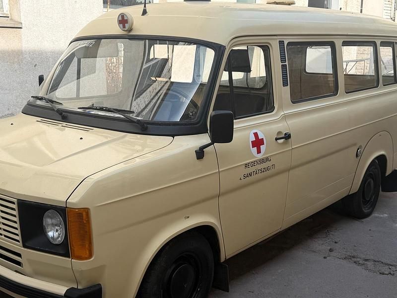 Second-hand Ford Transit 78 CP (57 kW) 1982 Bej Monovolum