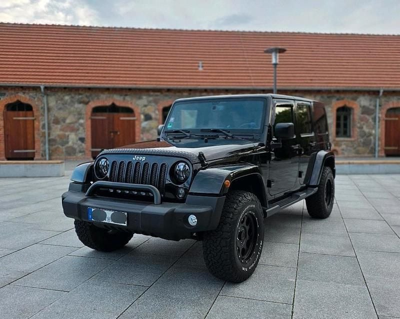 Schwarz Gebraucht 2015 Jeep Wrangler Sahara SUV | 30.850 € (Etwas zu teuer) - Bild 1/4