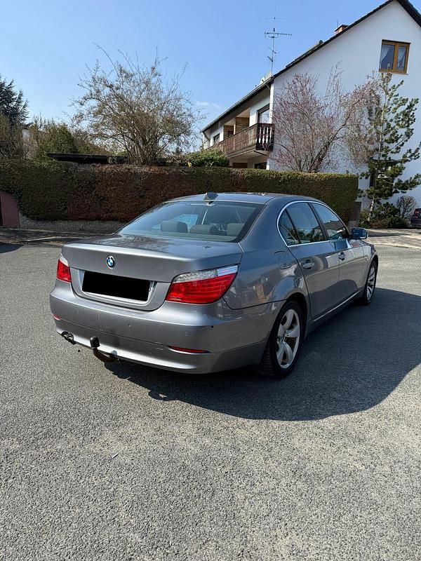 Gebraucht BMW 525 197 PS (144 kW) 2008 Grau Limousine