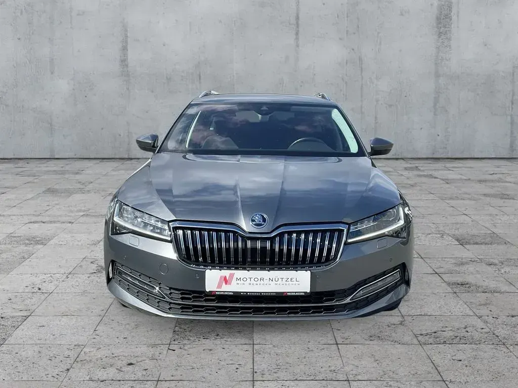 Używany Skoda Superb Style 200 KM (147 kW) 2023 Szary Kombi