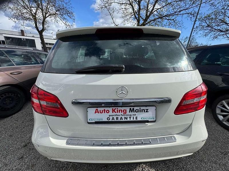 Gebraucht Mercedes B180 122 PS (89 kW) 2012 Calcitweiss  unilack Van / Kleinbus
