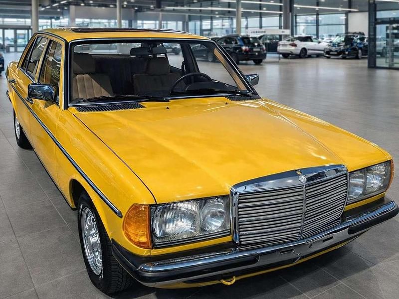 Gebraucht Mercedes 200 109 PS (80 kW) 1983 Gelb Limousine