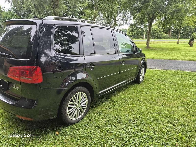 Schwarz Gebraucht 2015 VW Touran Cup Van / Kleinbus | 9.200 € (Etwas zu teuer) - Bild 1/4