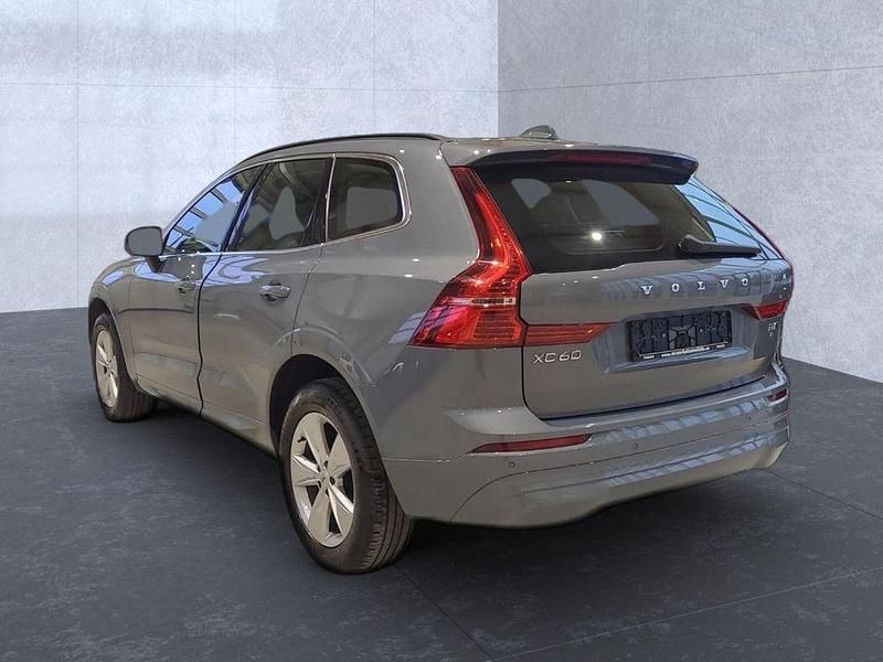 Gebraucht Volvo XC60 Core 197 PS (144 kW) 2022 Thunder grey / (metallic) SUV