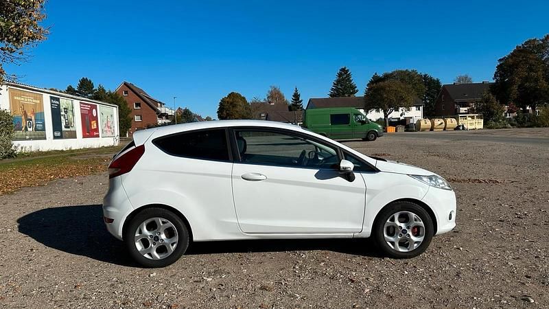 Gebraucht Ford Fiesta Titanium 82 PS (60 kW) 2009 Weiß Kleinwagen