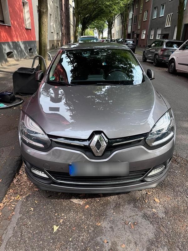Grau Gebraucht 2014 Renault Mégane III Limousine | 3.999 € (Guter Preis) - Bild 1/4