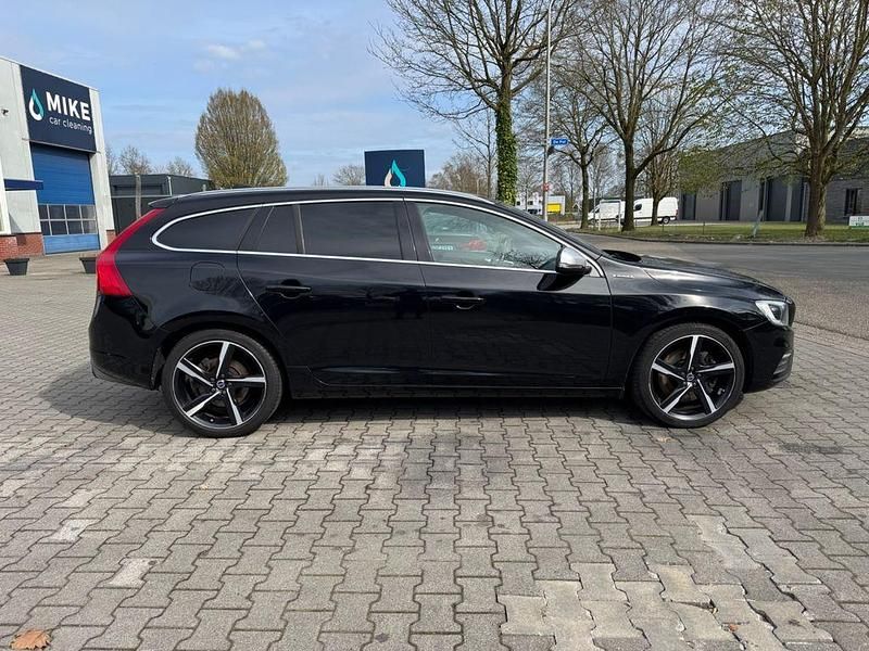 Gebraucht Volvo V60 R-Design 220 PS (161 kW) 2015 Schwarz Kombi