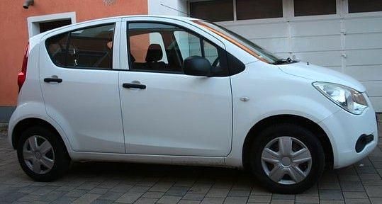 Weiß Gebraucht 2010 Opel Agila Limousine | 2.484 € (Guter Preis) - Bild 1/4