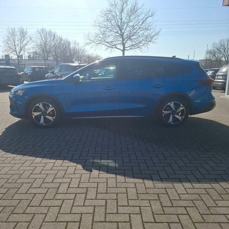 Gebraucht Ford Focus Active X 116 PS (85 kW) 2024 Desert island blue Kombi