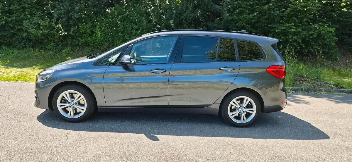 Gebraucht BMW 220 Gran Tourer Advantage 178 PS (130 kW) 2020 Grau Van / Kleinbus