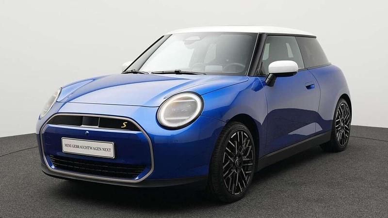 Blau Gebraucht 2024 Mini Cooper SE Favoured Kleinwagen | 31.729 € (Fairer Preis) - Bild 1/4