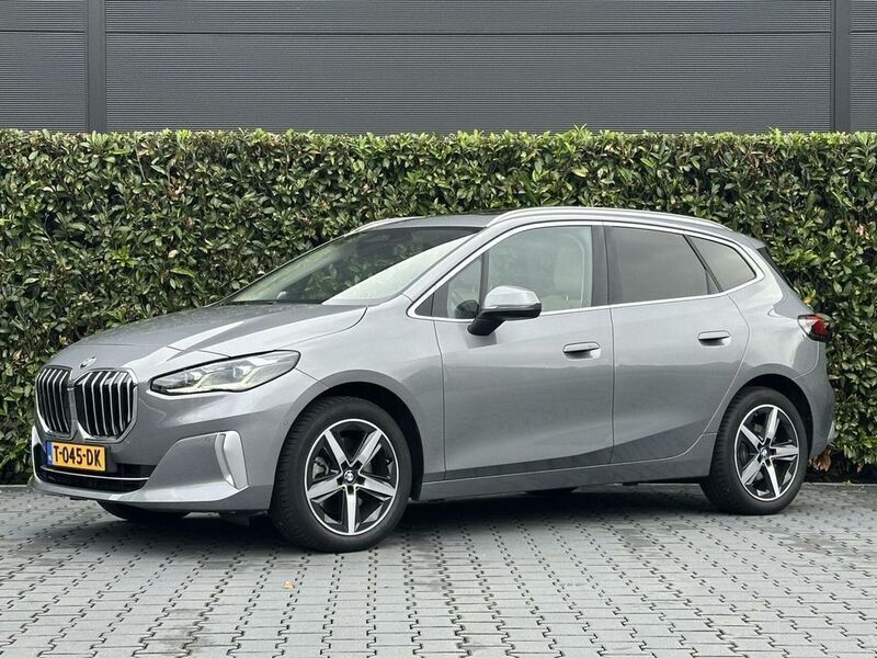 Grau Gebraucht 2023 BMW 223 Active Tourer Sport Line Van / Kleinbus | 33.950 € (Fairer Preis) - Bild 1/4