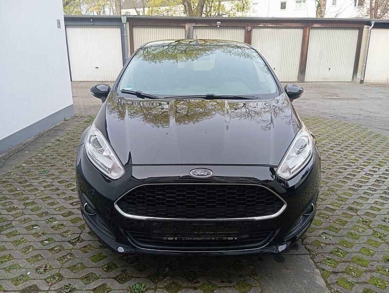 Gebraucht Ford Fiesta Trend 60 PS (44 kW) 2016 Schwarz Limousine