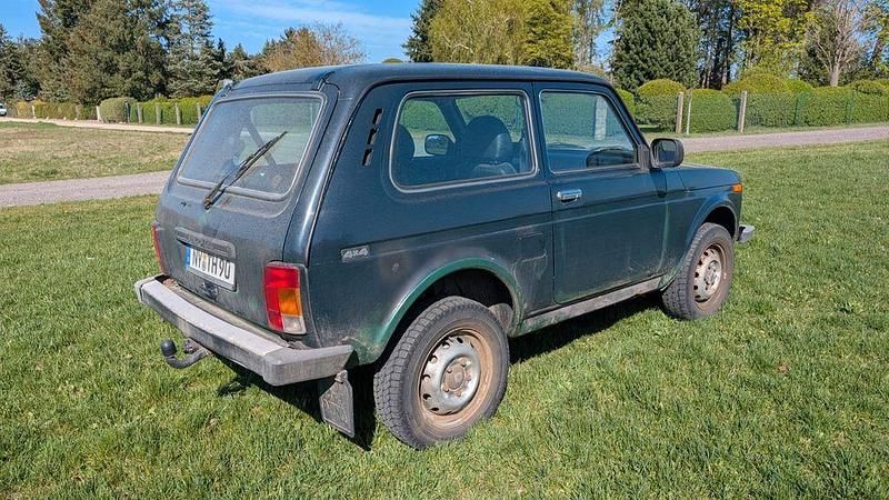 Second-hand Lada niva 83 CP (61 kW) 2012 Verde SUV