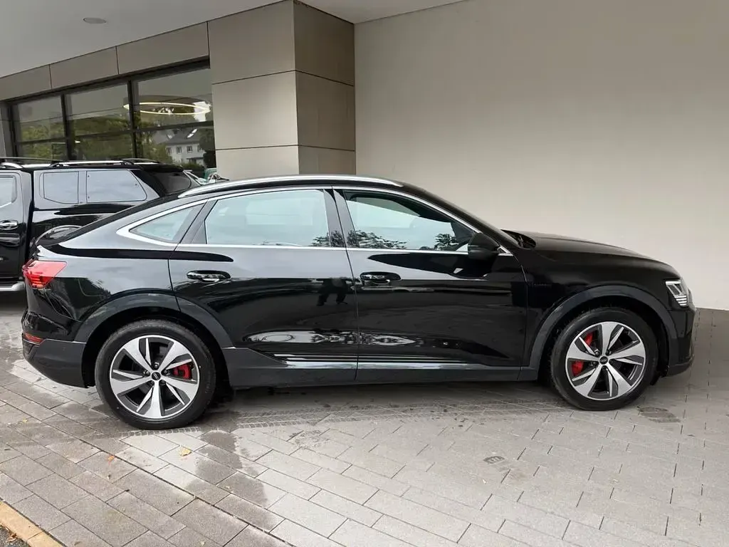Second-hand Audi Q8 e-tron Advanced 250 kW (340 CP) 2023 Negru SUV