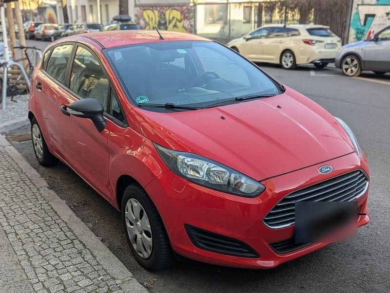 Gebraucht Ford Fiesta Ambiente 65 PS (47 kW) 2013 Rot Kleinwagen