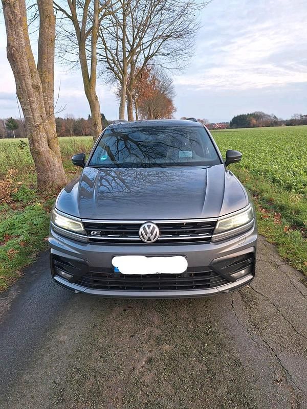 Grau Gebraucht 2019 VW Tiguan R-line SUV | 22.099 € (Superpreis) - Bild 1/4