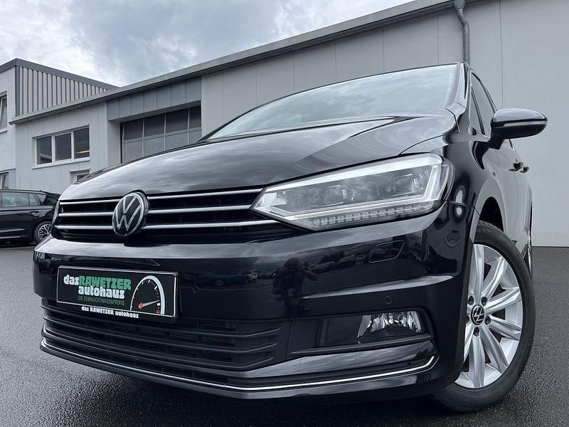 Schwarz Gebraucht 2024 VW Touran Highline Van / Kleinbus | 33.860 € (Fairer Preis) - Bild 1/4
