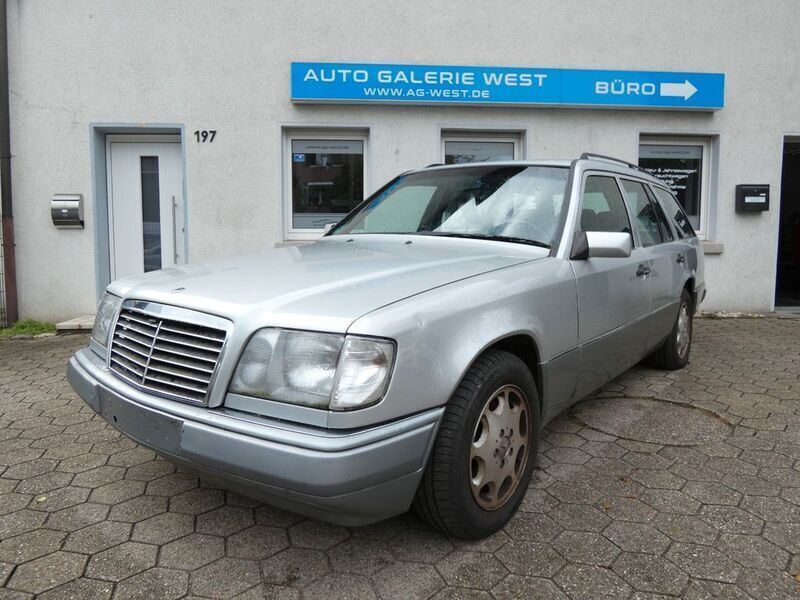 Silber Gebraucht 1996 Mercedes E200 Kombi | 1.790 € (Fairer Preis) - Bild 1/4