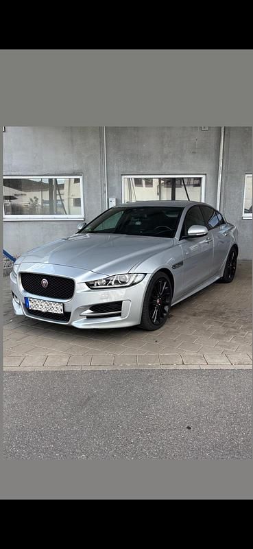 Silber Gebraucht 2017 Jaguar XE Limousine | 16.000 € (Fairer Preis) - Bild 1/4