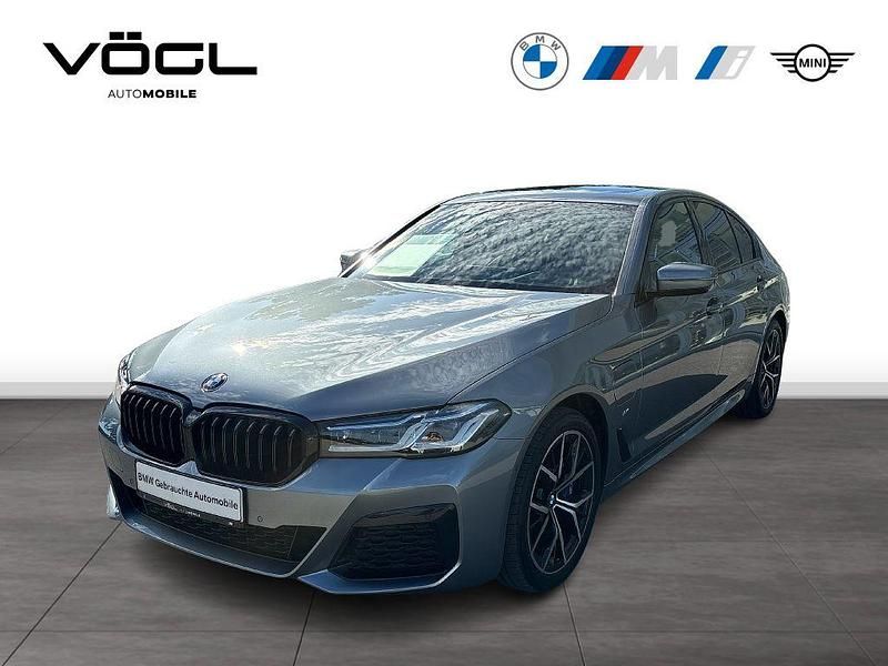 Grau Gebraucht 2021 BMW 545e M Sport Limousine | 36.760 € (Fairer Preis) - Bild 1/4