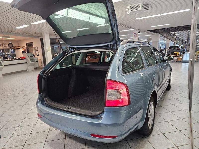 Gebraucht Skoda Octavia 122 PS (89 kW) 2009 Blau Kombi
