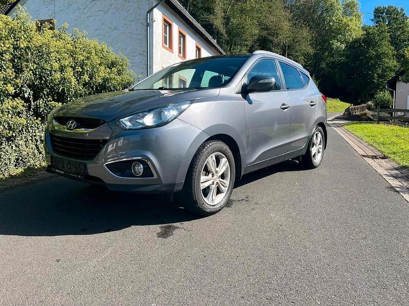 Grau Gebraucht 2012 Hyundai ix35 SUV | 7.000 € - Bild 1/4