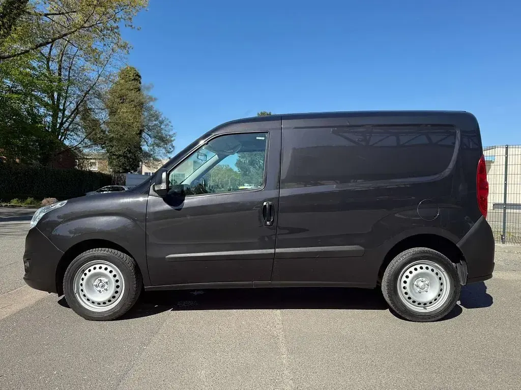 Używany Opel Combo 95 KM (69 kW) 2017 Czarny Minivan