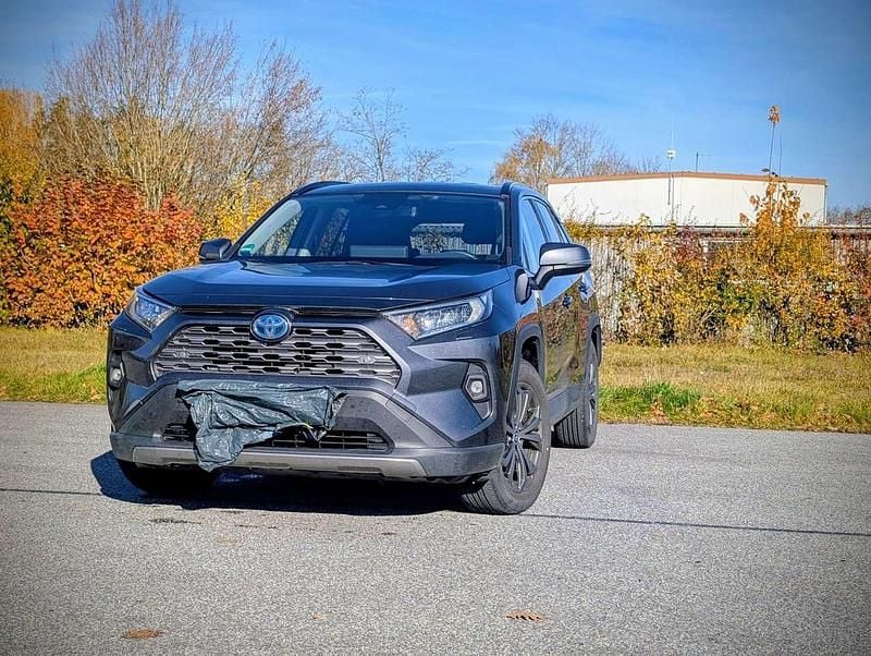 Gebraucht Toyota RAV4 Hybrid Team 178 PS (130 kW) 2023 Grau SUV