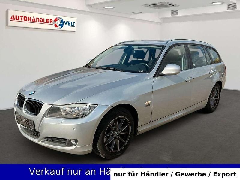 Silber Gebraucht 2012 BMW 320 Comfort Edition Kombi | 6.699 € (Superpreis) - Bild 1/3