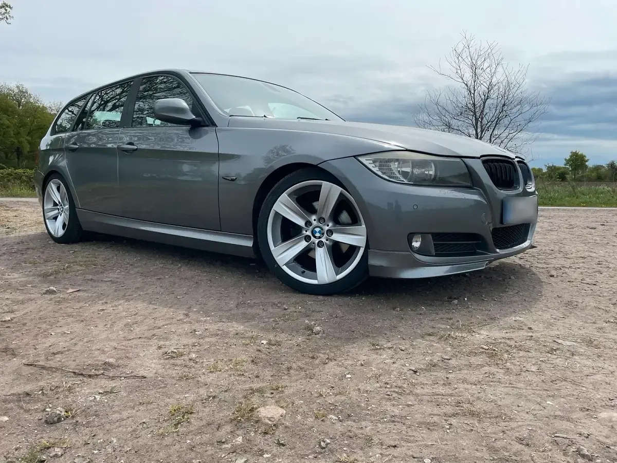 Gebraucht BMW 320 177 PS (130 kW) 2011 Grau Kombi