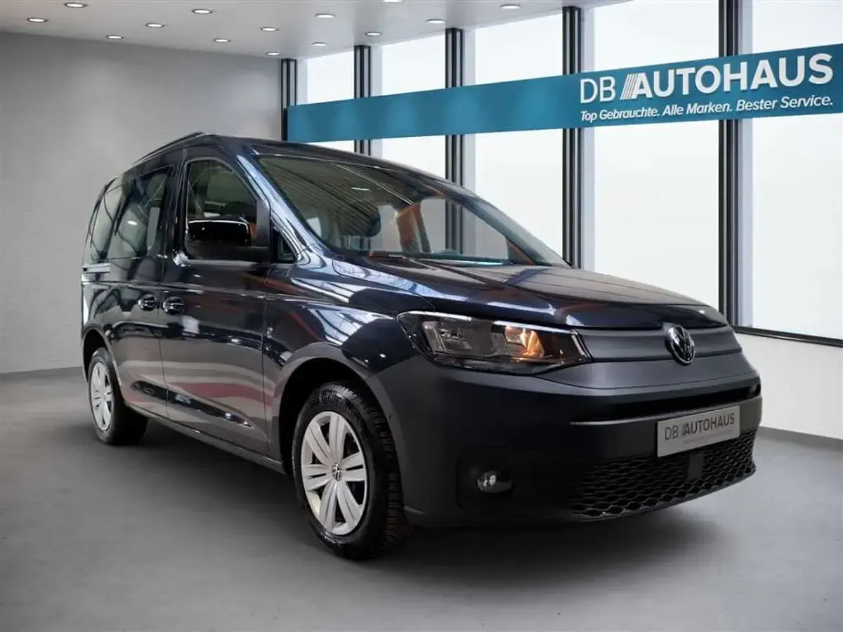 Second-hand VW Caddy 102 CP (75 kW) 2023 Albastru Monovolum