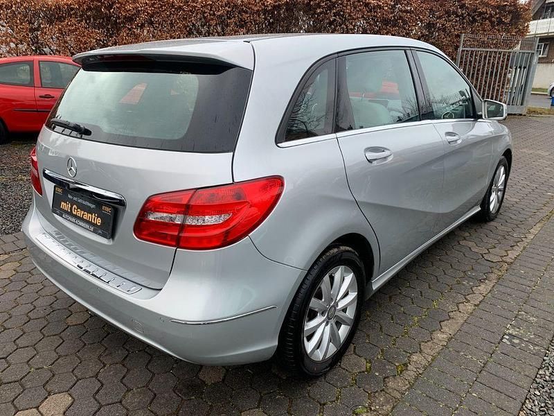 Gebraucht Mercedes B220 184 PS (135 kW) 2014 Silber Van / Kleinbus
