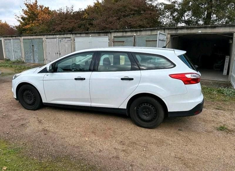 Gebraucht Ford Focus 100 PS (73 kW) 2014 Weiß Kombi