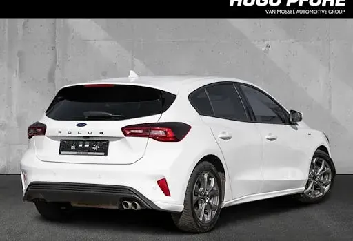 Gebraucht Ford Focus ST-Line X 116 PS (85 kW) 2024 Frozen white uni Limousine