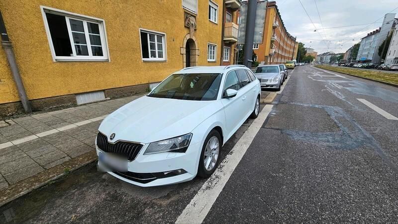 Weiß Gebraucht 2015 Skoda Superb Kombi | 12.800 € (Guter Preis) - Bild 1/4