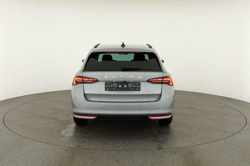 Neu Skoda Octavia Selection 2026 Smokey diamond silber metallic Kombi