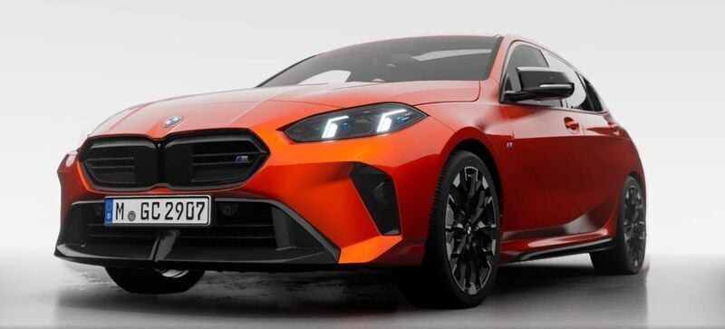 Neu BMW 135 Performance 300 PS (220 kW) 2025 Sakhir orange iii metallic Kleinwagen