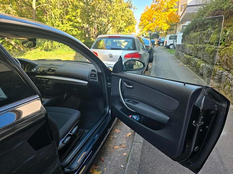 Gebraucht BMW 116 122 PS (89 kW) 2009 Schwarz Kleinwagen