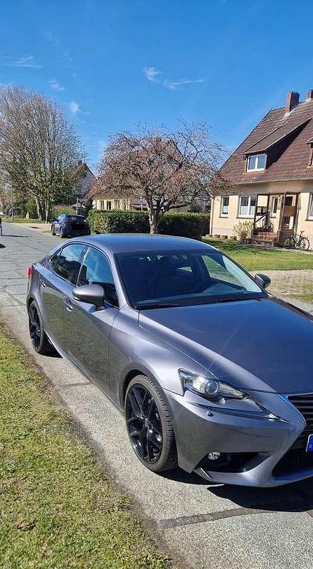 Gebraucht Lexus IS300h 181 PS (133 kW) 2016 Grau Limousine