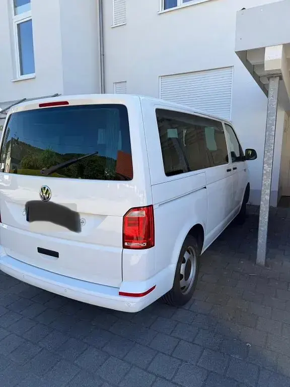 Gebraucht VW Multivan 102 PS (75 kW) 2018 Weiß Van / Kleinbus