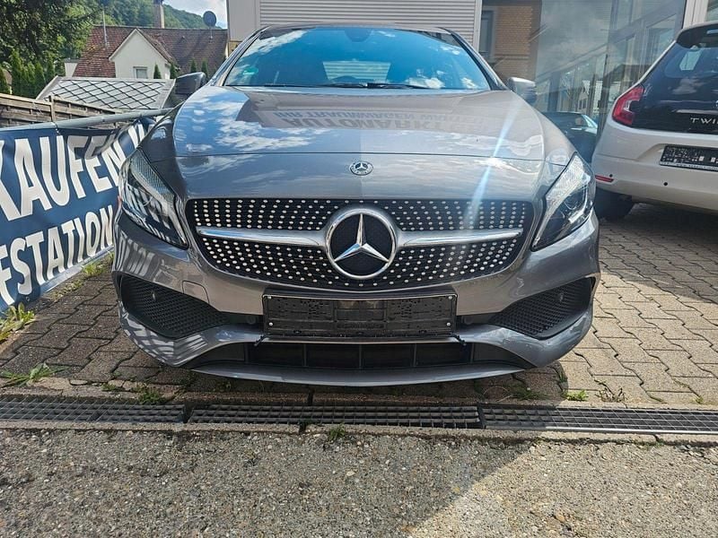 Grau Gebraucht 2018 Mercedes A180 AMG Kleinwagen | 15.890 € (Guter Preis) - Bild 1/4