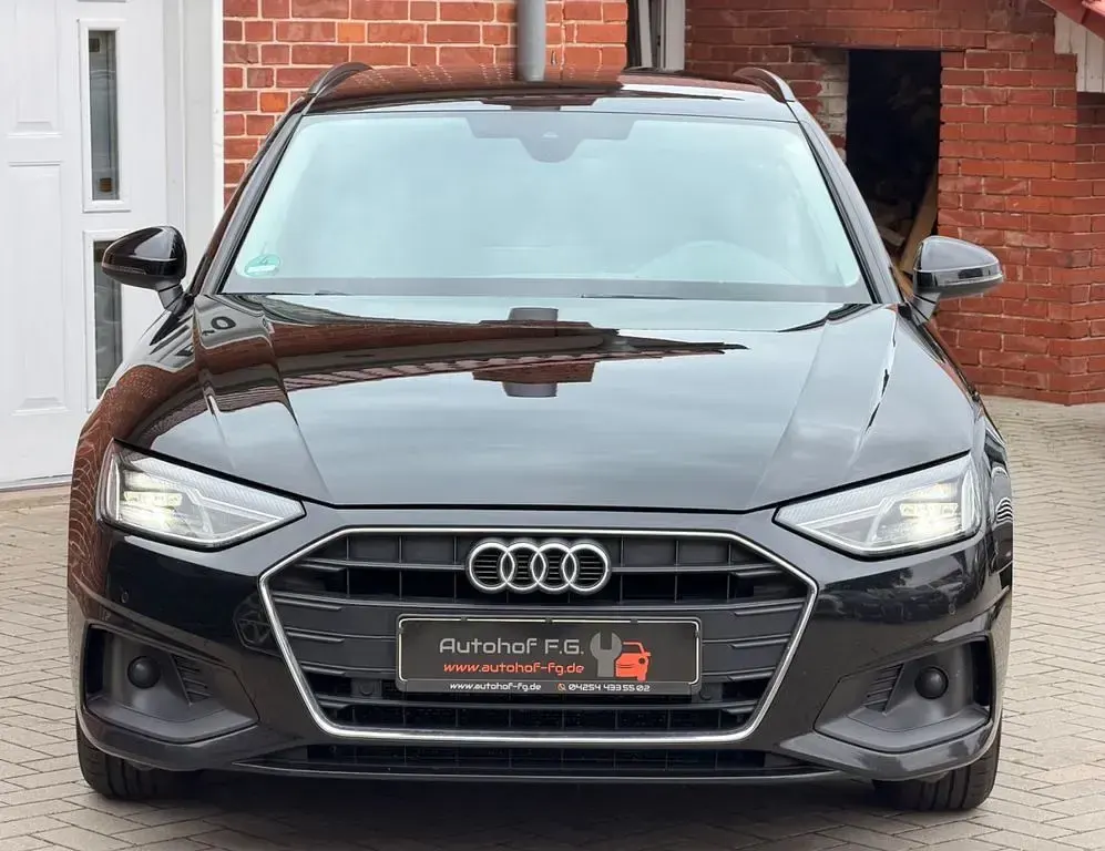 Gebraucht Audi A4 Sport 163 PS (119 kW) 2023 Schwarz Kombi