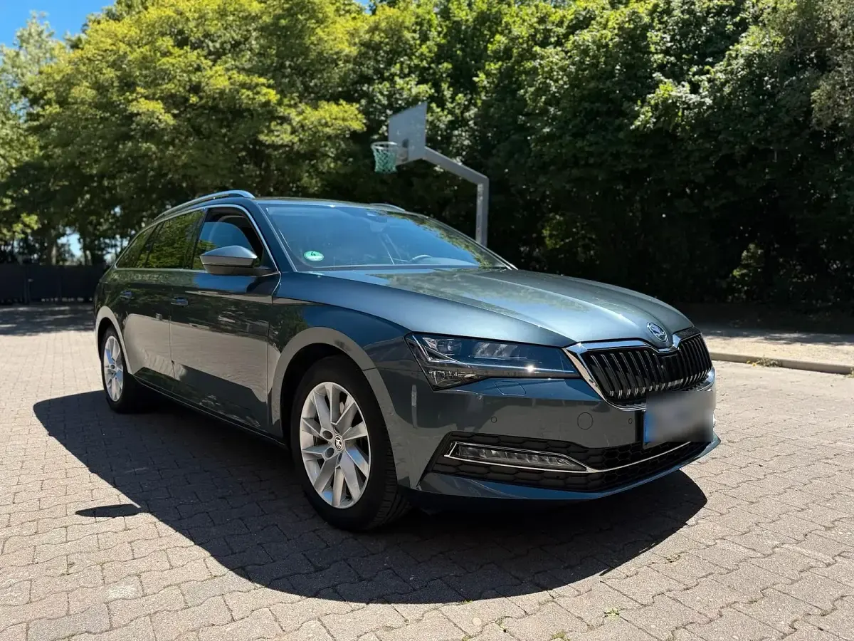 Gebraucht Skoda Superb Elegance 190 PS (139 kW) 2020 Grau Kombi