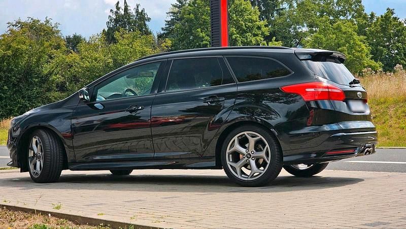 Gebraucht Ford Focus ST 185 PS (136 kW) 2017 Schwarz Kombi